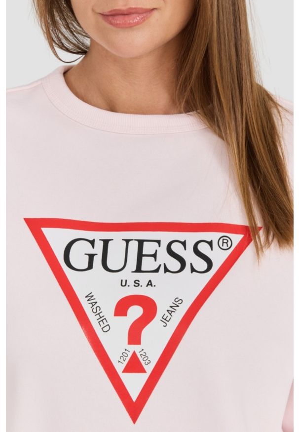Guess - GUESS Różowa damska bluza z dużym logo Original Fleece, Rozmiar M. Kolor: różowy. Materiał: materiał, poliester, bawełna. Długość rękawa: długi rękaw. Długość: długie. Styl: klasyczny