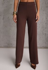 Renee - Brązowy Komplet z Wiskozą Szerokie Spodnie i Kamizelka z Aplikacjami 3D Hirimi. Kolor: brązowy. Materiał: wiskoza. Wzór: aplikacja #3