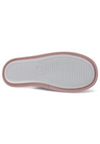 Kapcie damskie Vinceza, pantofle ocieplane z futerka z ozdobami, różowe, 19960-PN. Okazja: do domu. Nosek buta: otwarty. Kolor: różowy. Materiał: futro. Wzór: aplikacja #3