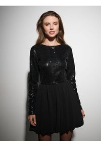 Sinsay - Elegancka sukienka mini z połyskującymi cekinami - czarny. Kolor: czarny. Styl: elegancki. Długość: mini #1