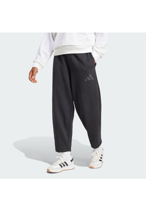 Adidas - Spodnie Essentials Contemporary Logo Fleece Barrel. Kolor: czarny. Materiał: polar, materiał. Sport: fitness