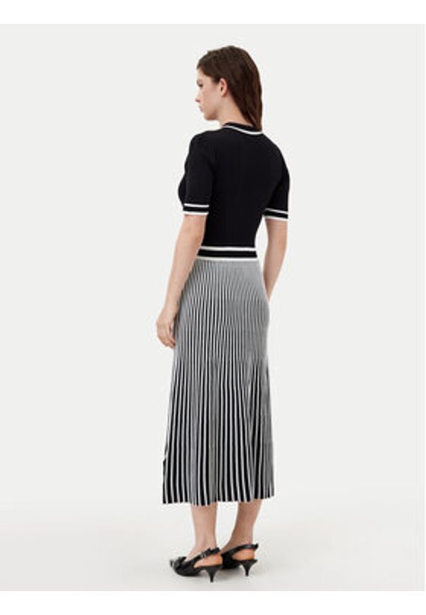 Karl Lagerfeld - KARL LAGERFELD Sukienka dzianinowa A1W13026 Czarny Regular Fit. Typ kołnierza: dekolt w karo. Kolor: czarny. Materiał: wiskoza