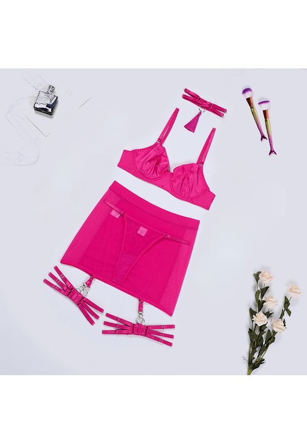 Intica - Komplet bielizny z połyskiem na romantyczne wieczory Jette. Kolor: różowy. Materiał: materiał