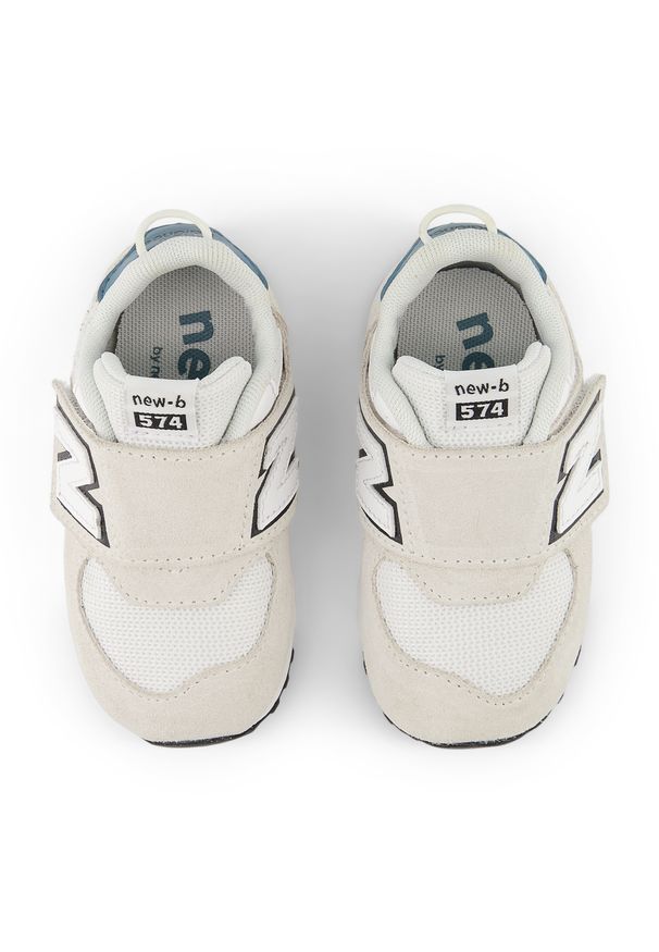 Buty niemowlęce New Balance I5748ZL – beżowe. Okazja: na co dzień. Zapięcie: rzepy. Kolor: beżowy. Materiał: guma, syntetyk, materiał. Szerokość cholewki: normalna. Model: New Balance 574. Sport: turystyka piesza