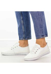 Białe skórzane półbuty damskie Cambell 87319. Okazja: na co dzień. Zapięcie: sznurówki. Kolor: biały. Materiał: skóra. Szerokość cholewki: normalna. Wzór: ażurowy. Sezon: wiosna, lato, jesień. Styl: casual, klasyczny, elegancki #1