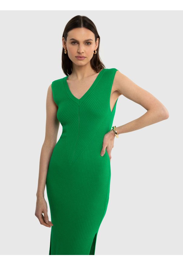 Big-Star - Sukienka damska prążkowana slim z wiskozy zielona Zizila 301. Typ kołnierza: dekolt w kształcie V. Kolor: zielony. Materiał: prążkowany, wiskoza. Typ sukienki: wyszczuplające. Styl: elegancki