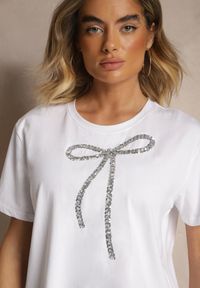 Renee - Biały Bawełniany T-shirt z Cekinową Aplikacją w Kształcie Kokardy Tenuria. Okazja: na co dzień. Typ kołnierza: kokarda. Kolor: biały. Materiał: bawełna. Wzór: aplikacja. Styl: glamour, klasyczny, elegancki, casual #5