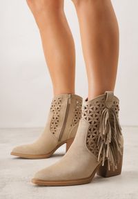 Born2be - Ciemnobeżowe Botki Kowbojki na Stożkowym Obcasie z Ażurowym Wzorem i Eathetina. Okazja: na co dzień. Kolor: beżowy. Materiał: jeans. Wzór: ażurowy. Obcas: na obcasie. Styl: boho, casual, elegancki. Wysokość obcasa: średni #3