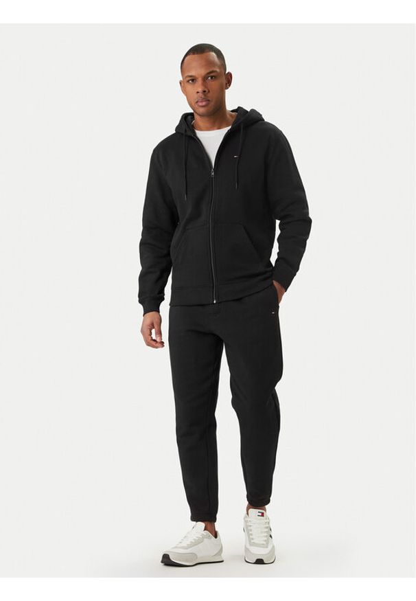 Tommy Jeans Dres DM0DM23281 Czarny Regular Fit. Kolor: czarny. Materiał: bawełna