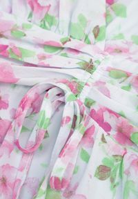 Born2be - Różowo-Zielona Taliowana Sukienka z Kopertowym Dekoltem i Gumką w Talii w Kwiatowy Print Eusinos. Okazja: na co dzień, do pracy. Kolor: różowy. Wzór: nadruk, kwiaty. Typ sukienki: kopertowe. Styl: casual #7
