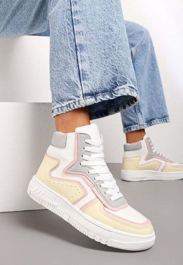 Renee - Biało-Żółte Sznurowane Sneakersy na Niskiej Platformie z Cholewką za Kostkę Ascaride. Wysokość cholewki: za kostkę. Nosek buta: okrągły. Zapięcie: sznurówki. Kolor: biały. Materiał: materiał. Szerokość cholewki: normalna. Obcas: na platformie. Wysokość obcasa: niski