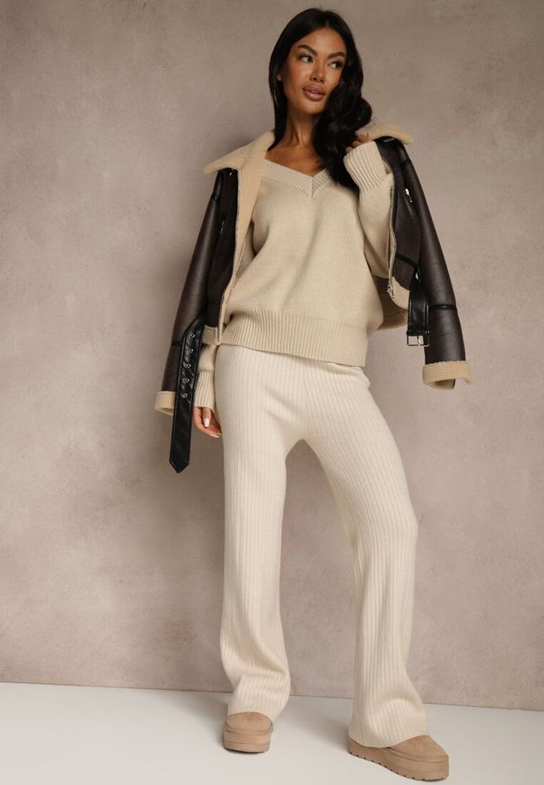 Renee - Jasnobeżowe Szerokie Spodnie z Wełną High Waist z Prążkowanego Materiału Reinna. Okazja: na co dzień. Stan: podwyższony. Kolor: beżowy. Materiał: materiał, prążkowany, wełna. Styl: casual