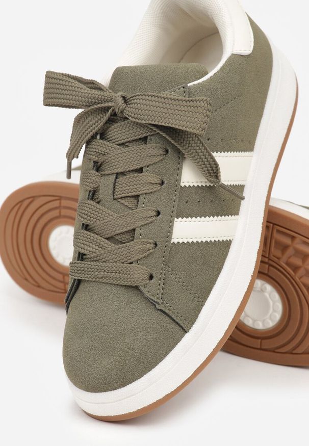 Renee - Zielone Sneakersy Ozdobione Paskami Dolirenna. Okazja: na co dzień. Zapięcie: pasek. Kolor: zielony. Materiał: jeans. Wzór: aplikacja