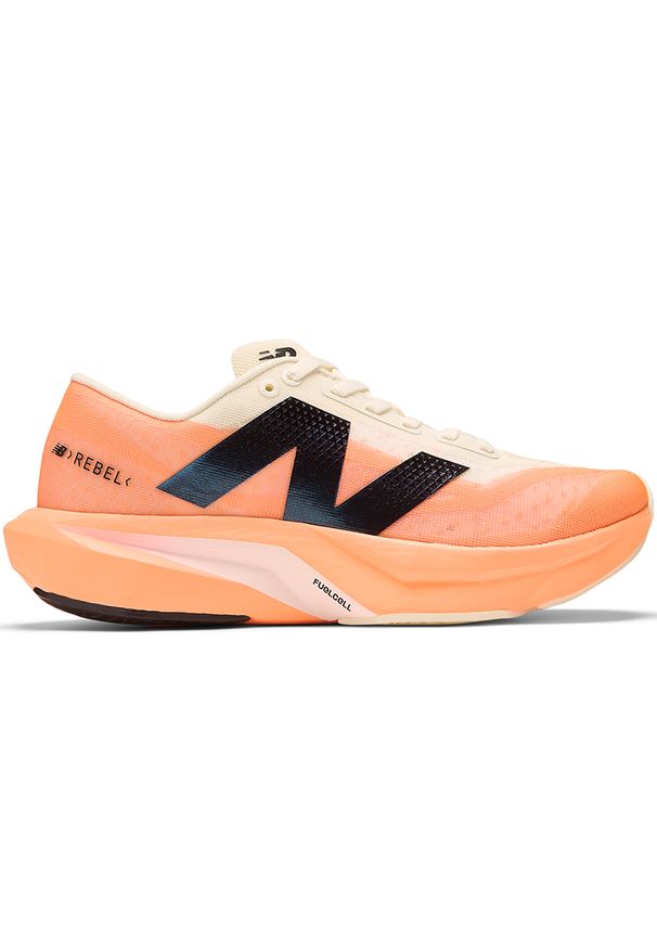 Buty damskie New Balance FuelCell Rebel v4 WFCXCC4 – pomarańczowe. Okazja: na co dzień. Kolor: pomarańczowy. Materiał: materiał, guma. Szerokość cholewki: normalna. Sport: fitness, bieganie