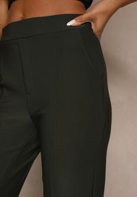 Renee - Ciemnozielone Spodnie z Kantem i Imitacją Kieszeni Rearie. Okazja: na co dzień. Kolekcja: plus size. Kolor: zielony. Styl: casual, elegancki #4