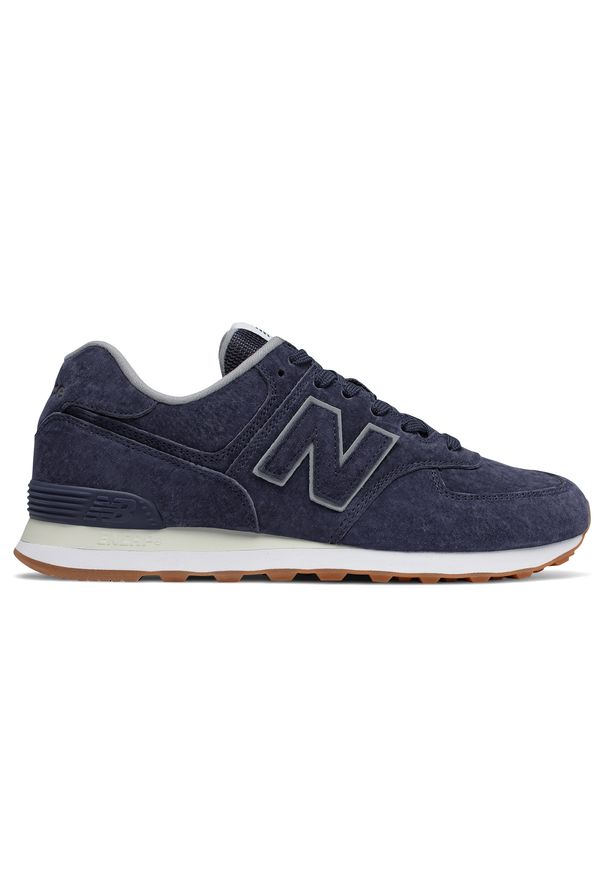 Buty męskie New Balance ML574EPA – granatowe. Okazja: na co dzień. Kolor: niebieski. Materiał: zamsz, materiał, guma, syntetyk. Szerokość cholewki: normalna. Model: New Balance 574