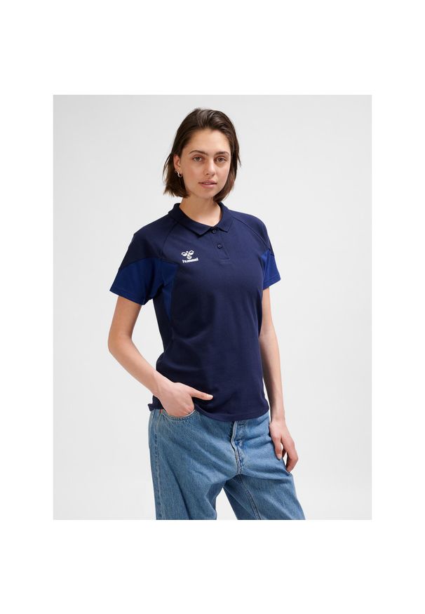 Damska koszulka polo Hummel Travel. Okazja: na co dzień. Typ kołnierza: polo. Kolor: niebieski. Styl: casual