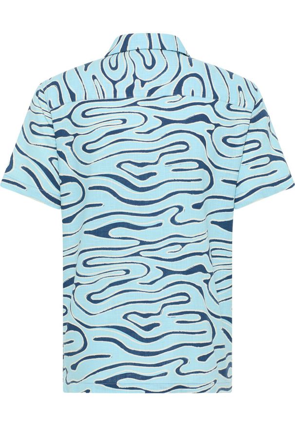 Mustang - MĘSKA KOSZULA MUSTANG Layton Waterprint Aop 1015241 12581. Okazja: na co dzień. Materiał: jeans, bawełna. Długość rękawa: krótki rękaw. Długość: krótkie. Wzór: kolorowy, paski. Sezon: lato, wiosna. Styl: casual, klasyczny, elegancki, wakacyjny