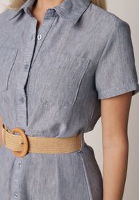 Born2be - Niebieska Sukienka Koszulowa z Krótkim Rękawem i Paskiem z Klamrą Orethea. Okazja: na co dzień. Kolor: niebieski. Materiał: materiał. Długość rękawa: krótki rękaw. Wzór: aplikacja. Typ sukienki: koszulowe. Styl: casual, elegancki #8