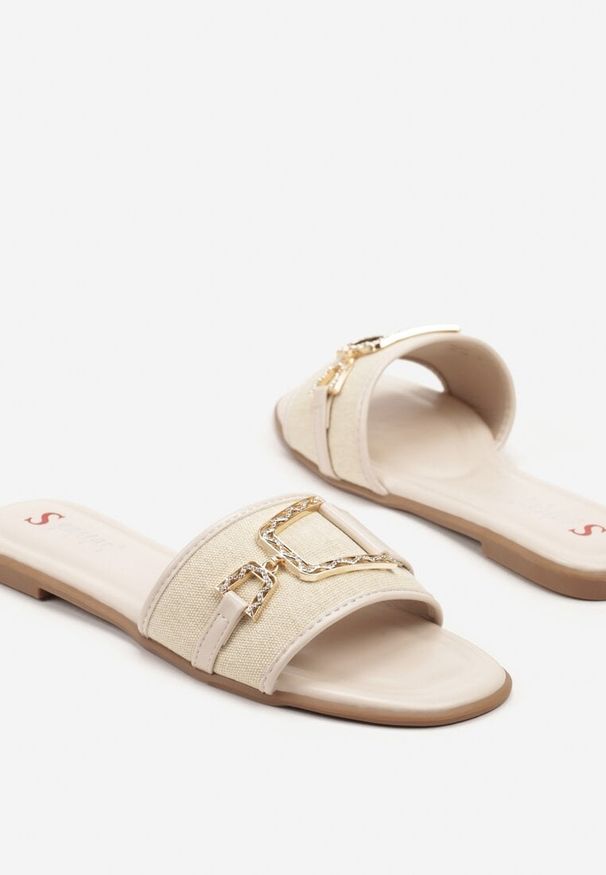 Born2be - Beżowe Klapki z Metalową Ozdobą i Cyrkoniami Rinolissa. Okazja: na co dzień, na spacer. Kolor: beżowy. Materiał: jeans. Wzór: aplikacja. Styl: elegancki, casual