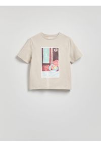 Reserved - Bawełniany t-shirt z nadrukiem - beżowy. Kolor: beżowy. Materiał: bawełna. Wzór: nadruk
