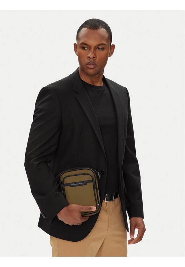 TOMMY HILFIGER - Tommy Hilfiger Saszetka Th Repreve Mini Reporter AM0AM13465 Brązowy. Kolor: brązowy. Materiał: materiał