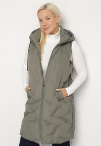 Born2be - Zielona Pikowana Kamizelka z Kapturem i Kieszeniami Esarivie. Okazja: na spacer. Typ kołnierza: kaptur. Kolekcja: plus size. Kolor: zielony. Materiał: jeans #1