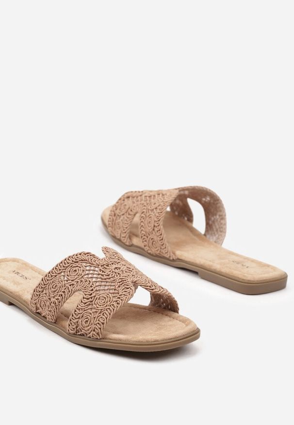 Born2be - Ciemnobeżowe Płaskie Klapki Boho z Ażurowym Wzorem Fararia. Kolor: beżowy. Materiał: len. Wzór: ażurowy. Sezon: lato. Styl: boho