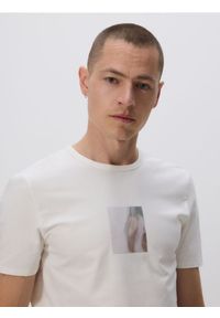 Reserved - T-shirt slim z nadrukiem - biały. Kolor: biały. Materiał: bawełna, dzianina. Wzór: nadruk