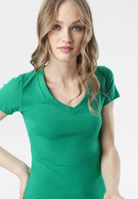 Born2be - Zielony T-shirt Aegameda. Kolor: zielony. Materiał: dzianina. Długość rękawa: krótki rękaw. Długość: krótkie #2