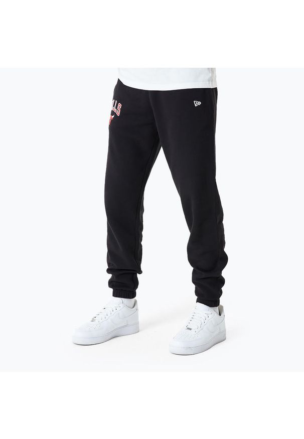 Spodnie męskie New Era NBA Essentials Jogger Chicago Bulls. Kolor: czarny