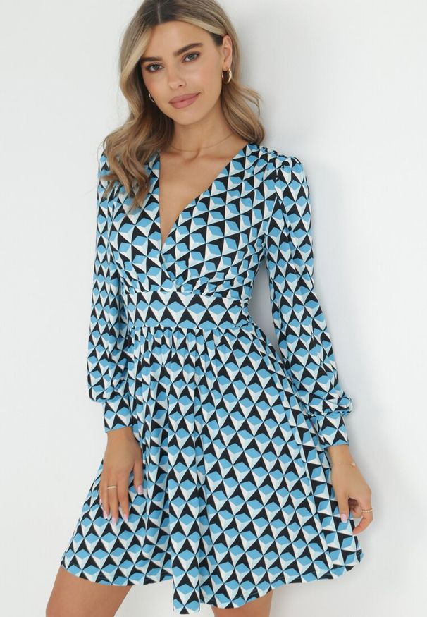 Born2be - Niebieska Sukienka Mini z Kopertowym Dekoltem Kiyani. Kolor: niebieski. Typ sukienki: kopertowe. Długość: mini