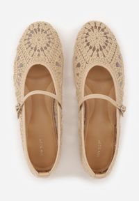 Renee - Ciemnobeżowe Boho Balerinki VICES w Stylu Mary Jane z Ażurową Cholewką Lainia. Okazja: na co dzień. Zapięcie: pasek. Kolor: beżowy. Szerokość cholewki: normalna. Wzór: ażurowy. Sezon: wiosna, lato. Styl: boho #5