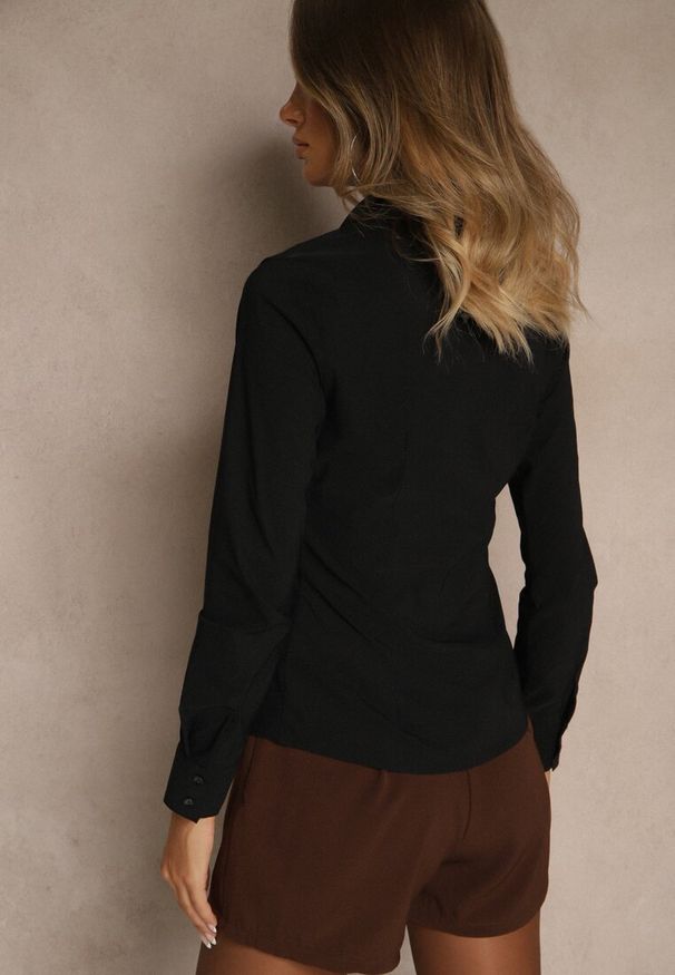 Renee - Czarna Marszczona Koszula z Bawełną Avenarie. Okazja: na spotkanie biznesowe. Kolor: czarny. Materiał: bawełna. Styl: biznesowy, klasyczny