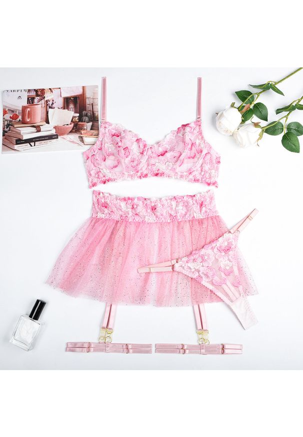 Intica - Komplet bielizny z delikatnymi zdobieniami na każdą okazję Idalina. Kolor: różowy. Materiał: materiał. Wzór: aplikacja