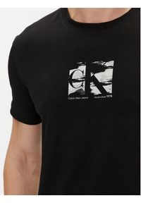Calvin Klein Jeans T-Shirt Small Box Logo J30J325204 Czarny Regular Fit. Kolor: czarny. Materiał: bawełna