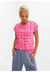 bonprix - Shirt. Kolor: różowy. Materiał: elastan, bawełna. Długość rękawa: krótki rękaw. Długość: krótkie. Wzór: aplikacja, nadruk