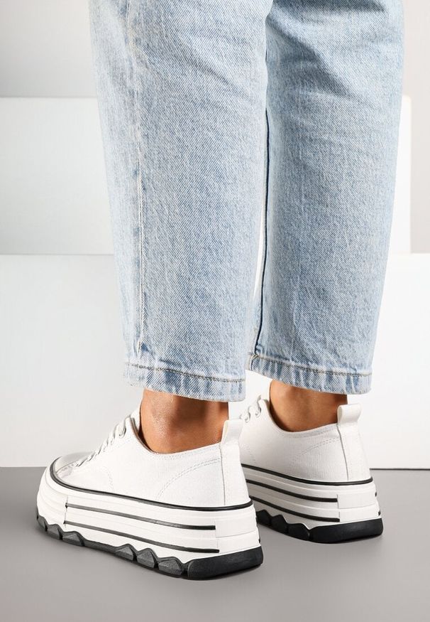 Born2be - Białe Trampki na Grubej Podeszwie pod Kostkę Adsoria. Okazja: na co dzień. Zapięcie: sznurówki. Kolor: biały. Materiał: jeans. Styl: klasyczny, casual