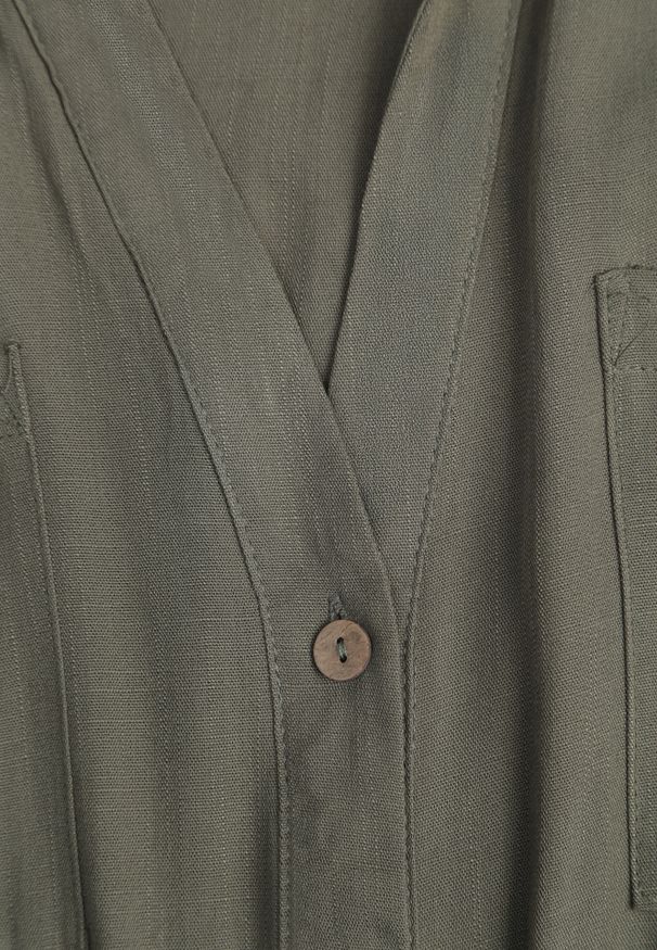 Renee - Zielona Koszulowa Sukienka z Bawełny z Wiązanym Paskiem i Podpinanymi Rękawami Cesela. Okazja: na co dzień. Kolor: zielony. Materiał: bawełna. Typ sukienki: koszulowe. Styl: boho, casual