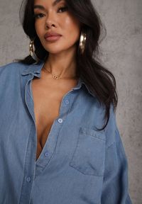 Renee - Niebieska Denimowa Koszula z Bawełną i Kieszonką Worimi. Okazja: na co dzień. Kolor: niebieski. Materiał: bawełna. Sezon: wiosna. Styl: casual #6