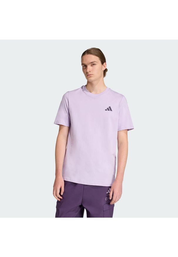 Adidas - Koszulka Mercedes - AMG Petronas Formula One Team Premium Woven Graphic. Kolor: różowy. Sport: fitness