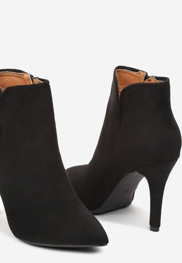 Renee - Czarne Botki na Szpilce ze Szpiczastym Noskiem Yegene. Okazja: na co dzień. Nosek buta: szpiczasty. Zapięcie: zamek. Kolor: czarny. Materiał: materiał, jeans. Sezon: zima. Obcas: na szpilce. Styl: glamour, casual, wizytowy. Wysokość obcasa: średni