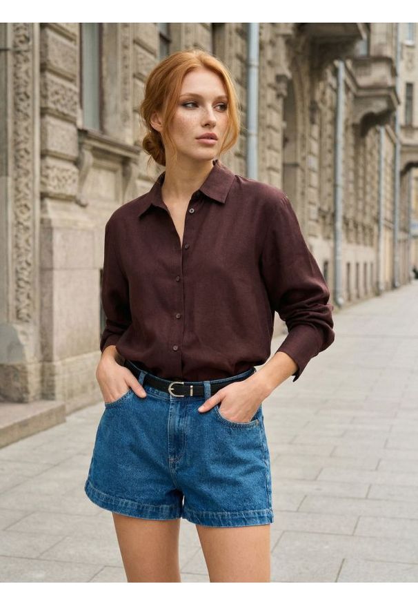 Sinsay - Szorty jeansowe mid waist z paskiem - niebieski. Kolor: niebieski. Materiał: jeans