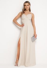 Born2be - Beżowa Rozkloszowana Klasyczna Sukienka z Kopertowym Dekoltem na Cienkich Ramiączkach z Rozcięciem Vinelia. Typ kołnierza: dekolt kopertowy. Kolekcja: dla wysokich. Kolor: beżowy. Długość rękawa: na ramiączkach. Typ sukienki: kopertowe. Styl: klasyczny. Długość: maxi #1