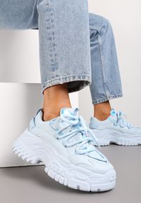 Renee - Niebieskie Sneakersy z Podwójnymi Sznurówkami i Tłoczoną Platformą Luppoa. Kolor: niebieski. Materiał: jeans, dzianina. Obcas: na platformie #3