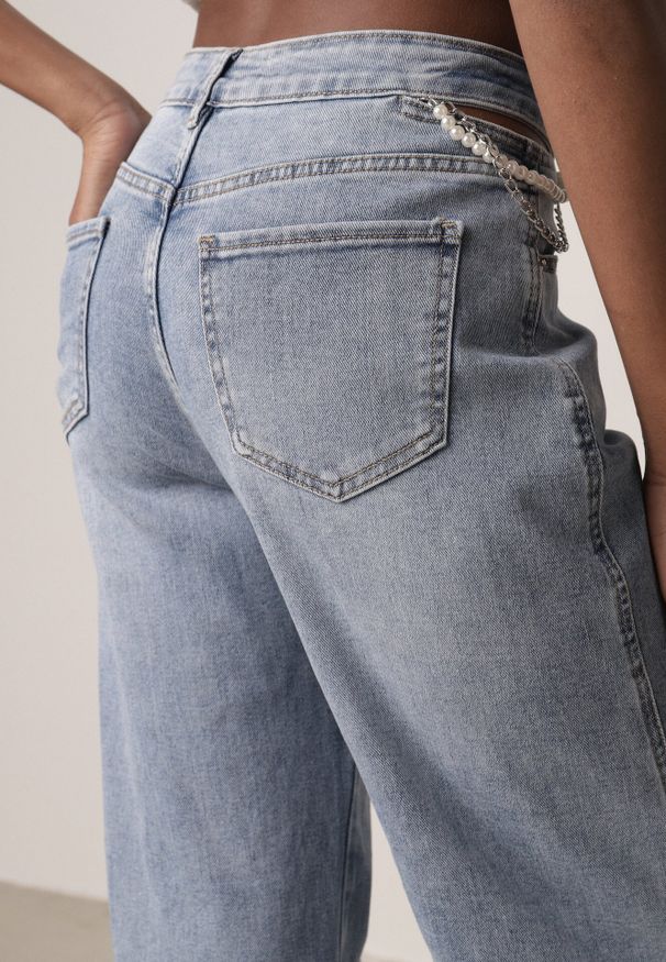 Born2be - Niebieskie Bawełniane Szerokie Jeansy z Wysokim Stanem Wycięciami i Perełkami Felatia. Okazja: na co dzień, na imprezę. Stan: podwyższony. Kolor: niebieski. Styl: klasyczny, casual