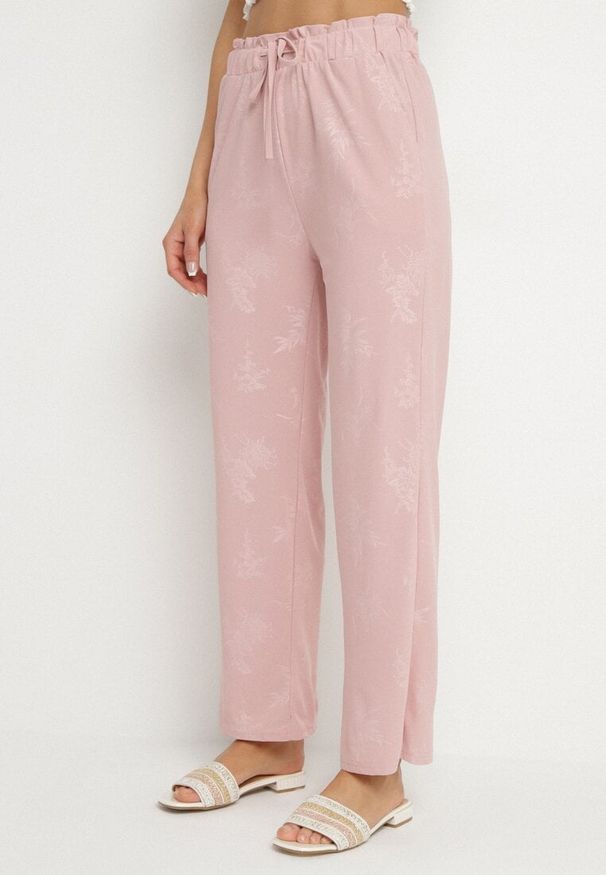 Born2be - Różowe Spodnie o Prostym Kroju z Gumką w Talii Mirea. Okazja: na spotkanie biznesowe, na co dzień. Kolor: różowy. Styl: casual, elegancki, biznesowy