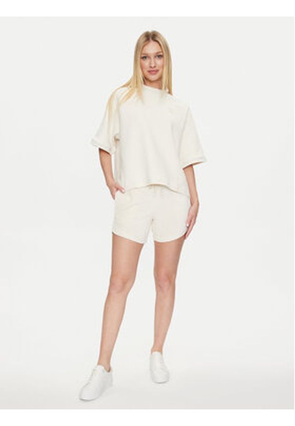 Puma Szorty sportowe Ess Elevated 677946 Écru Regular Fit. Materiał: bawełna
