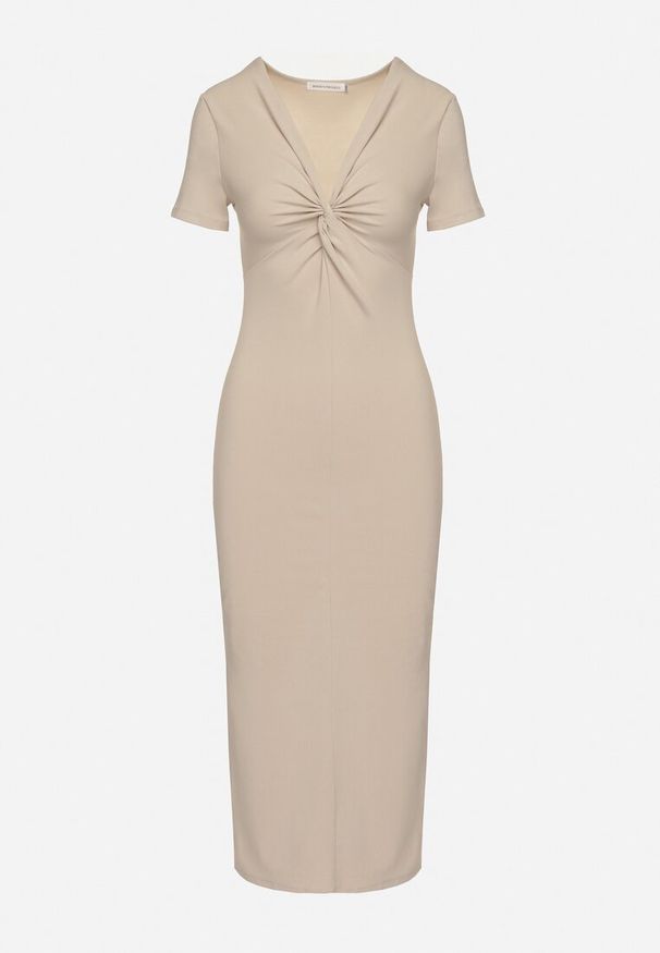 Born2be - Beżowa Dopasowana Sukienka z Wiskozą Zdobiona Marszczeniem przy Dekolcie Obonelle. Typ kołnierza: dekolt w kształcie V. Kolor: beżowy. Materiał: wiskoza. Długość rękawa: krótki rękaw. Wzór: aplikacja. Styl: elegancki