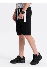 Ombre Clothing - Krótkie spodenki męskie dresowe - czarne V3. Okazja: na co dzień. Kolor: czarny. Materiał: dresówka. Długość: krótkie. Wzór: nadruk. Sezon: wiosna, lato. Styl: klasyczny, casual #5